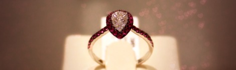 Sapphire and diamond ring, 18 carat white gold, 0.21 carat diamonds.